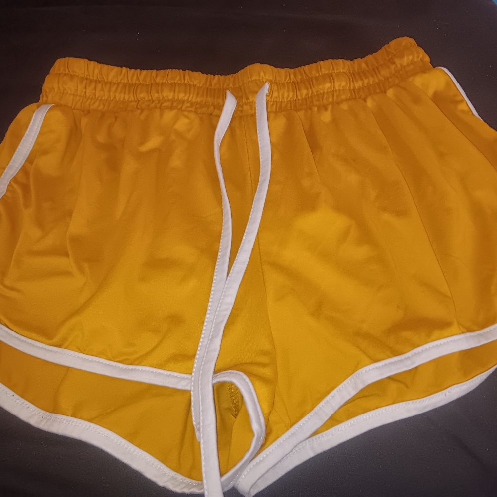 Women's size medium,  Range Kiss shorts